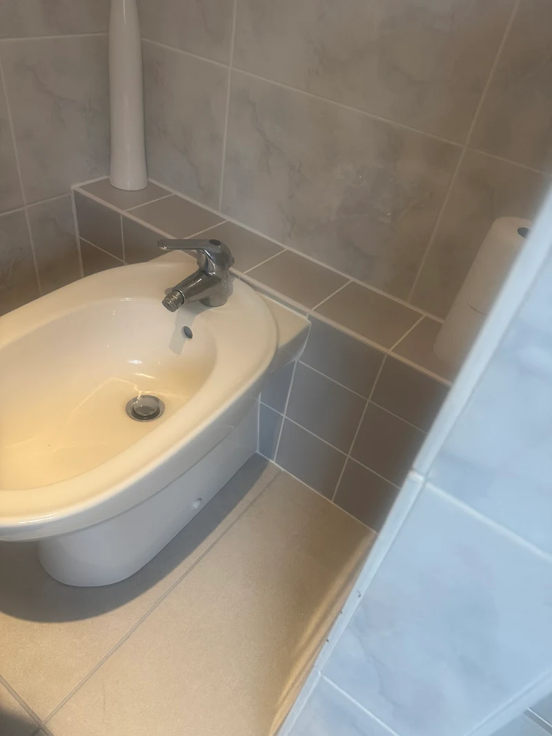 Bathroom tiling