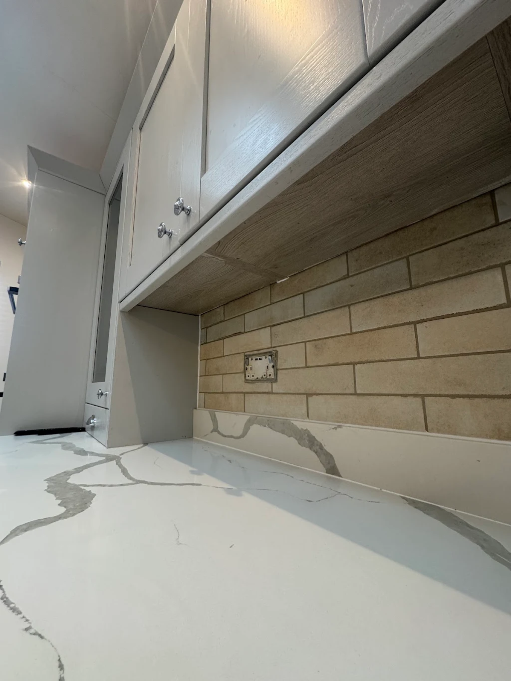 Splashback tiling