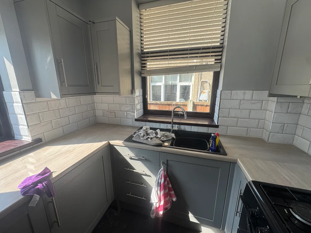 Splashback tiling