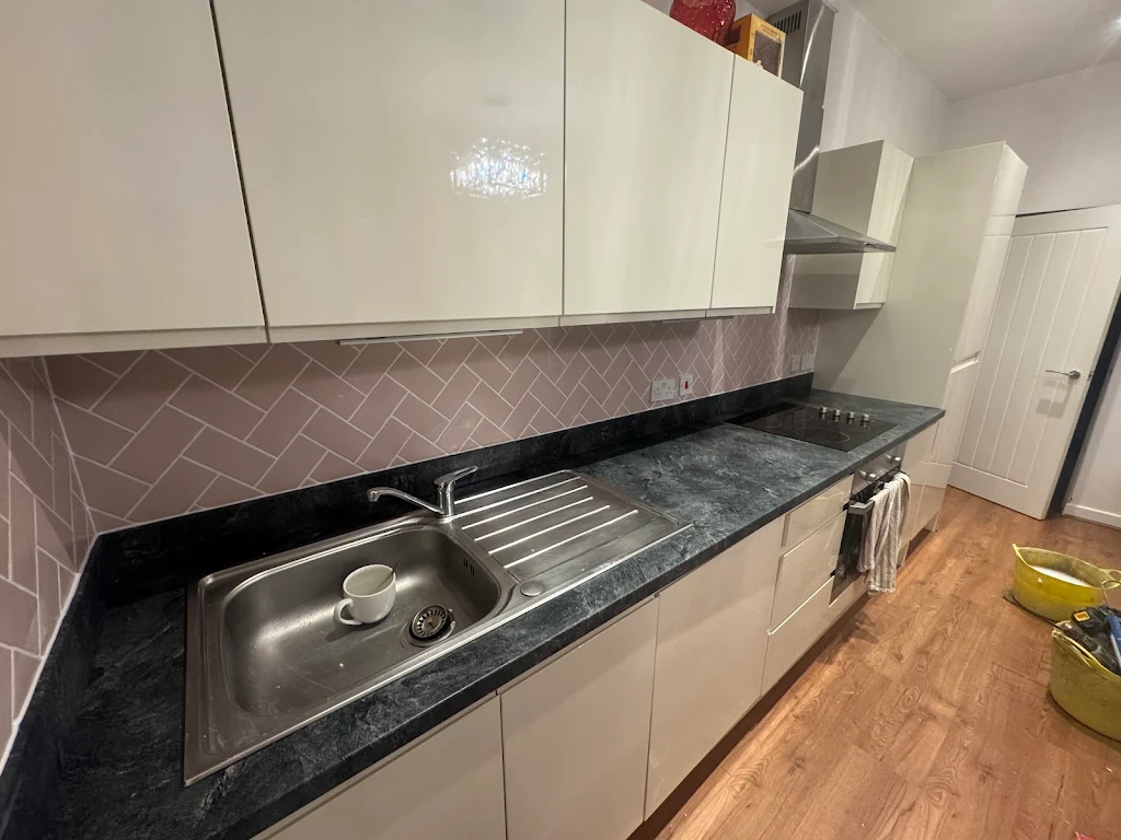 Splashback tiling